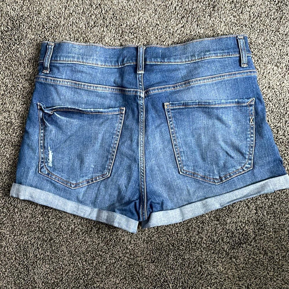 Express High Rise shorts - Picture 2 of 4